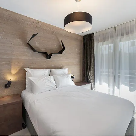 à Rochebrune Avec Piscine, Sauna Et Proximité Centre - Fr-1-569-29