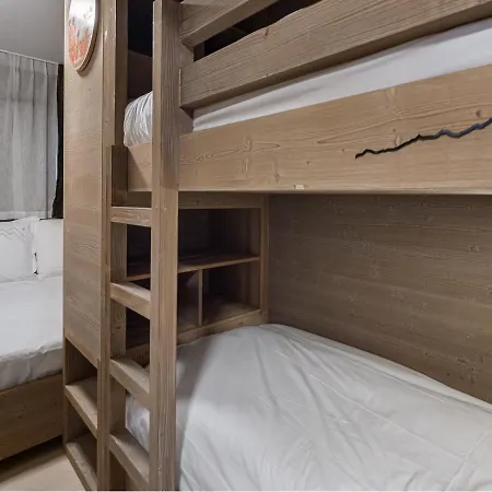 à Rochebrune Avec Piscine, Sauna Et Proximité Centre - Fr-1-569-29