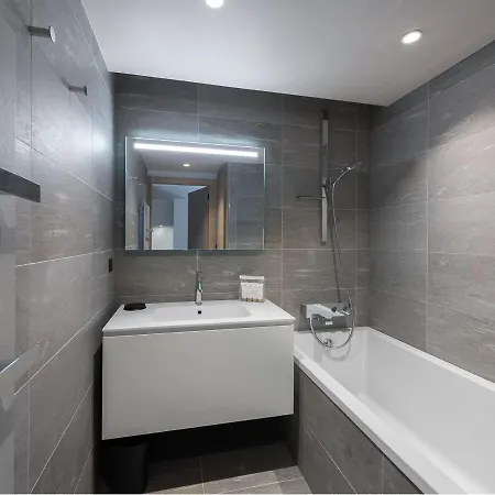 à Rochebrune Avec Piscine, Sauna Et Proximité Centre - Fr-1-569-29 * Megève