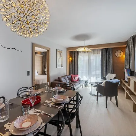 à Rochebrune Avec Piscine, Sauna Et Proximité Centre - Fr-1-569-29 *
