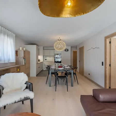 à Rochebrune Avec Piscine, Sauna Et Proximité Centre - Fr-1-569-29 *