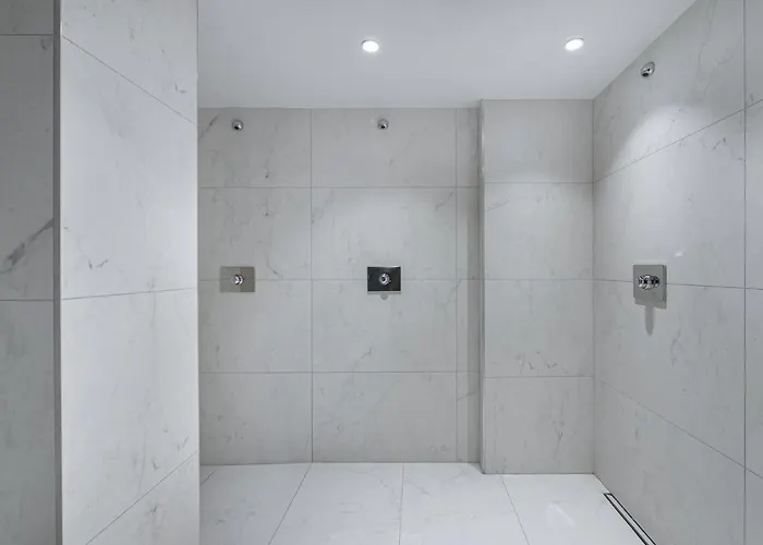 A Rochebrune Avec Piscine, Sauna Et Proximite Centre - Fr-1-569-29