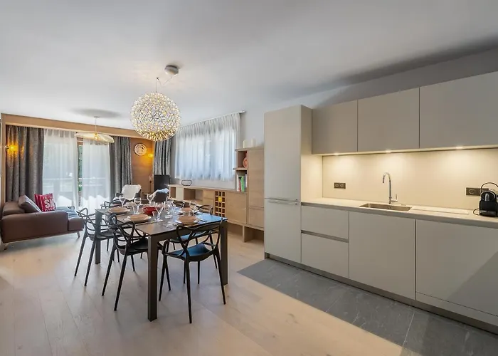 A Rochebrune Avec Piscine, Sauna Et Proximite Centre - Fr-1-569-29